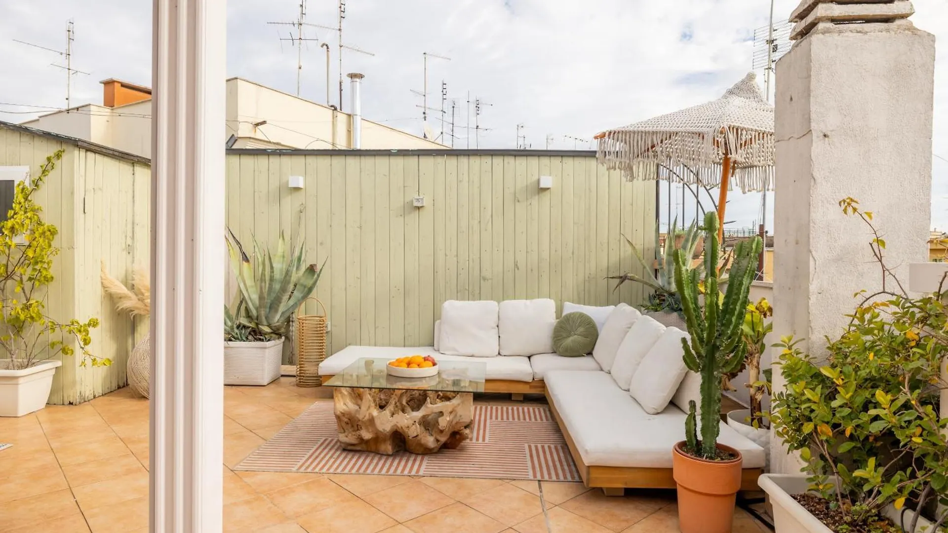 Aria Penthouse & Garden Apartment Rome